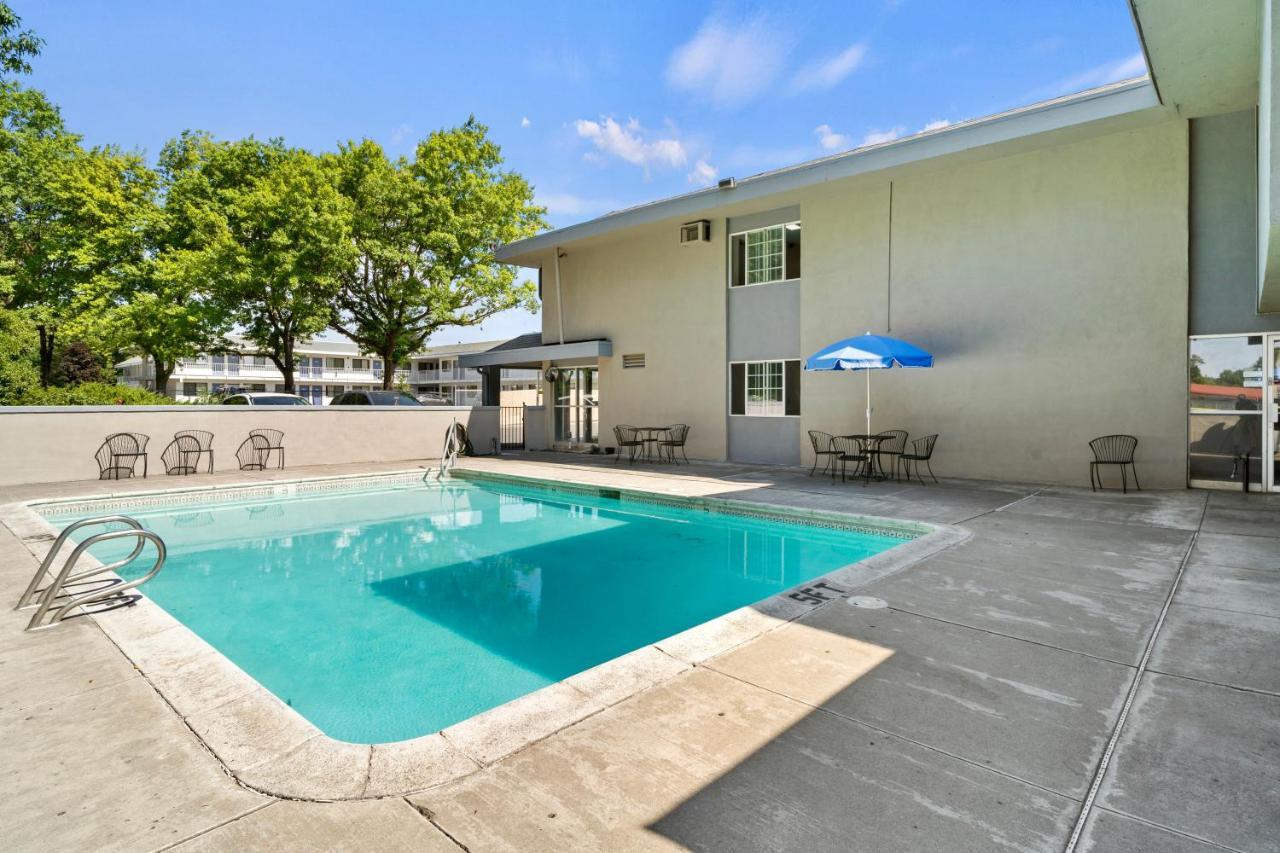 Travelers Inn Medford Exteriér fotografie